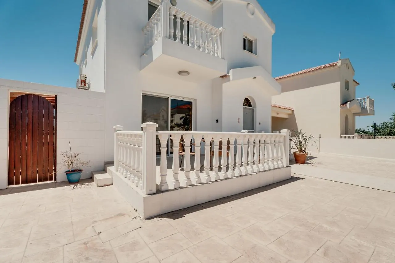 Villa Lankas Ajía Nápa