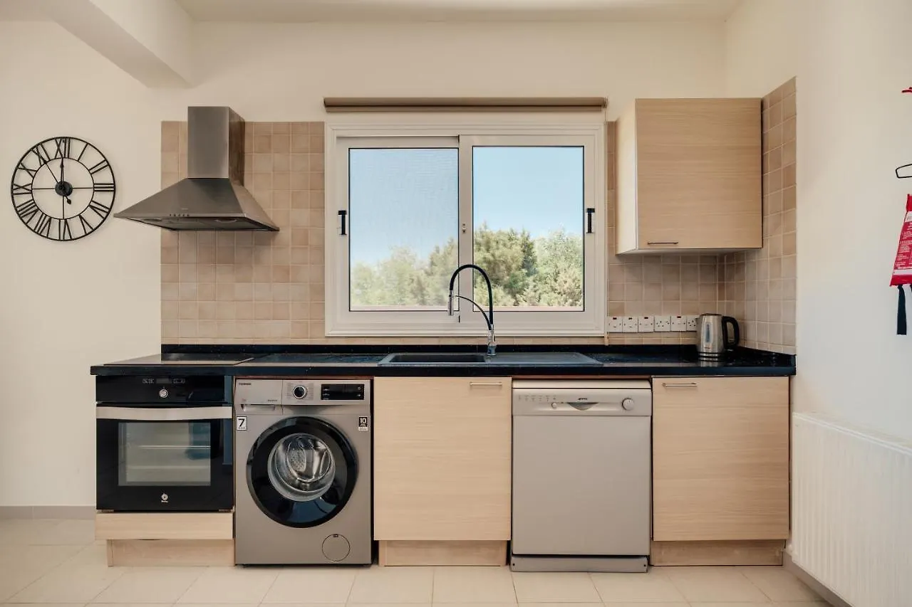 איה נאפה Villa Lankas 0*, איה נאפה קפריסין